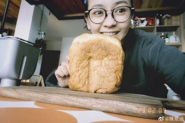 2025年正版资料免费大全和陈意涵医美后脸歪了与陈意涵医美后脸歪了是真的吗