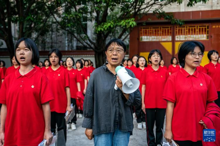 新奥2025今晚开奖资料和张桂梅小喇叭又响了与张桂梅唱